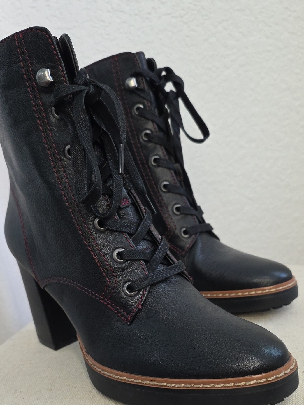 Women's Natrualizer Black Lace-Up Block Heel Ankle Boots Size 8
